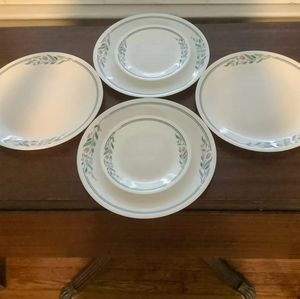 Corelle Rosemarie Tulip Dinner Plates & matching Dessert Plates 🌷